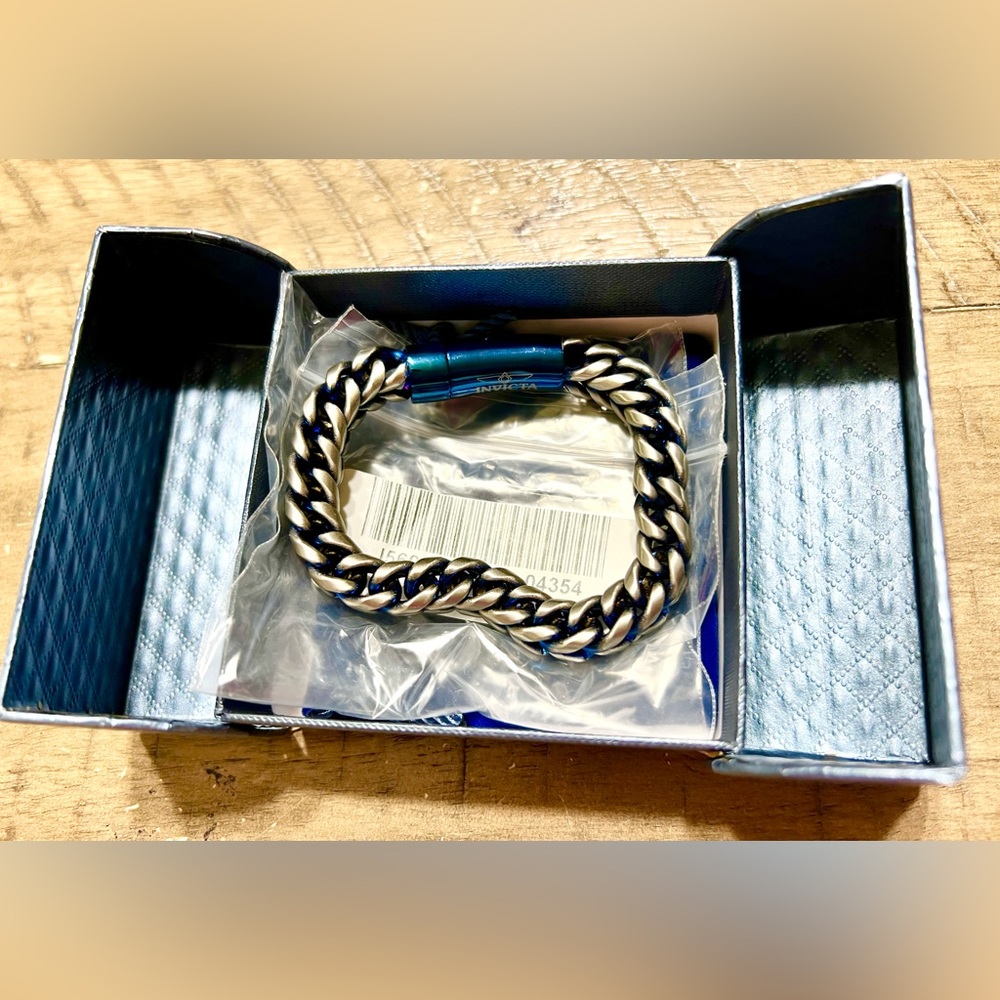 Invicta blue label bracelet NWOT